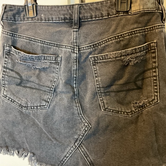 18. American Eagle Outfitters Black Mini Distressed Mini Skirt Size 6 - Picture 5 of 5